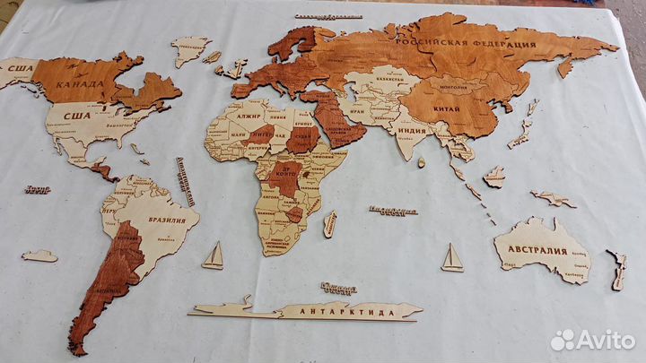 Настенная карта мира из дерева