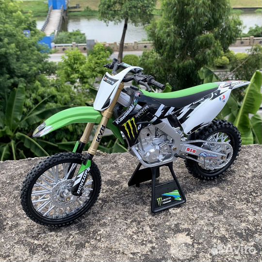 Модель мотоцикла Kawasaki KX 450F масштаб 1/6