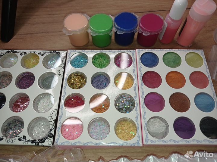 Пигменты, наполнители, пипетки, мерные стаканы