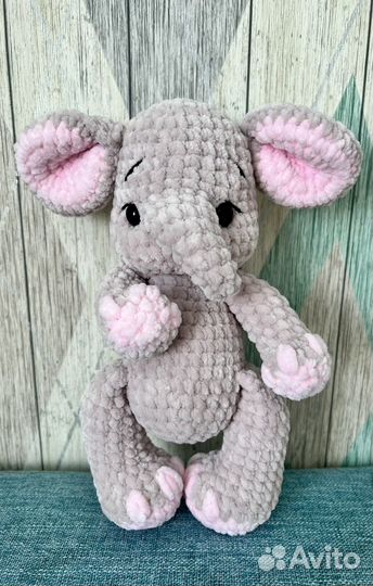 Вязаная игрушка Слонёнок