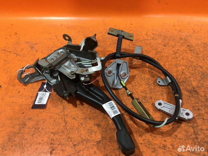 Рычаг стояночного тормоза Toyota Premio ZZT240