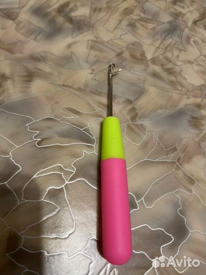 Крючок доя заправки нитей оверлока