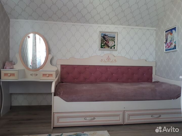 Мебель в детскую, кровать для девочки, трюмо