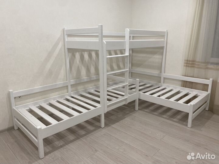 Двухъярусная кровать для троих детей