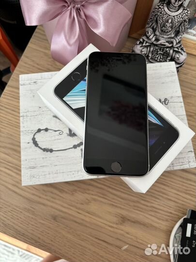 iPhone SE, 128 ГБ