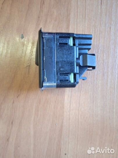 Кнопка управления сиденьем (третий ряд) правая