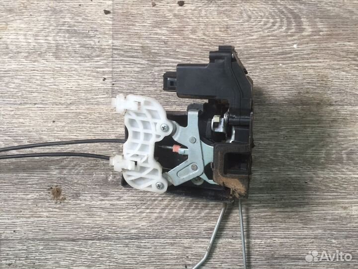 Замок двери передней правой киа Церато (KIA Cerato