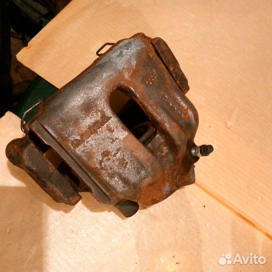 Суппорта передние Volvo 850