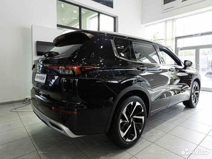 Mitsubishi Outlander 2.5 CVT, 2023