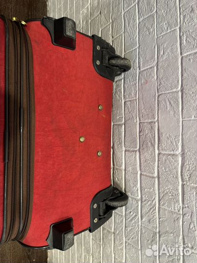 Чемодан размер М