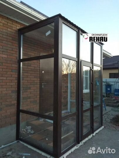 Rehau. Пластиковые окна, остекление входной группы