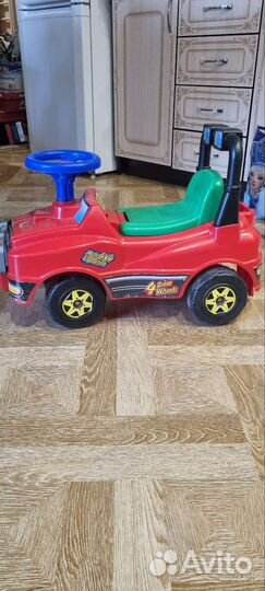 Детская машинка каталка с ручкой