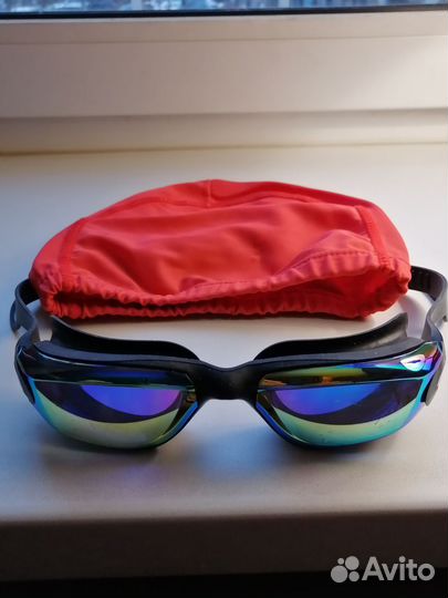 Шапочка и очки для плавания