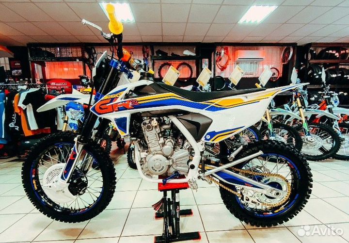 Мотоцикл GR2 PRO 300 (вод. охл. ZS174MN) 21/18