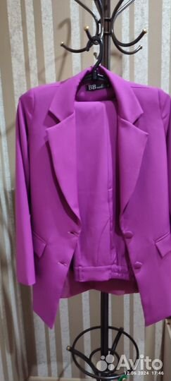 Костюм женский новый 42