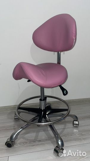 Стул-седло для мастера маникюра