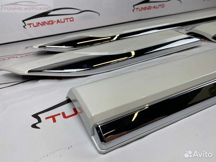 Молдинги дверей Toyota Land Cruiser 300