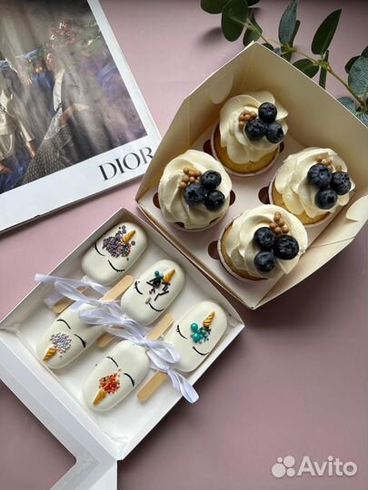 Подарочный набор сладостей капкейки и чизкейки