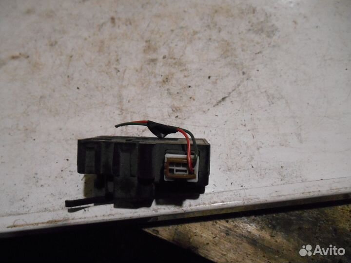 Моторчик заслонки печки MB813680 Mitsubishi Galant