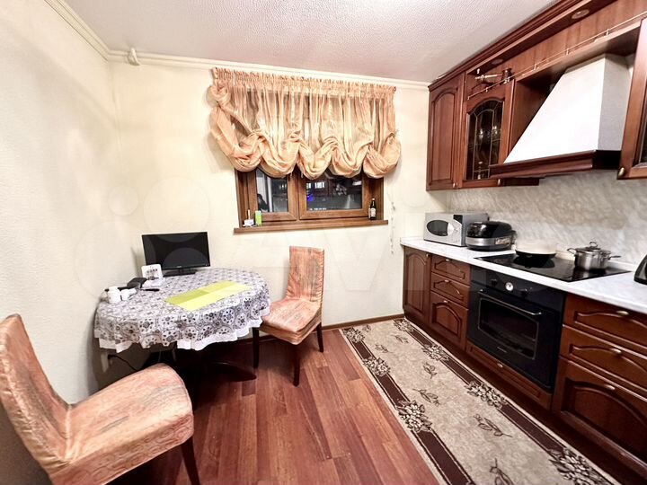 2-к. квартира, 56 м², 8/10 эт.