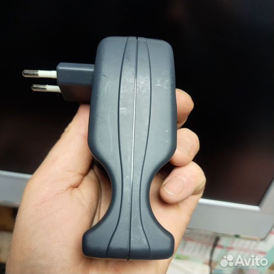 Зарядное устройство для пальчиковых аккумуляторов