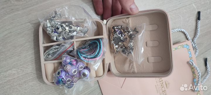 Набор для создания украшений девочкам в шкатулке