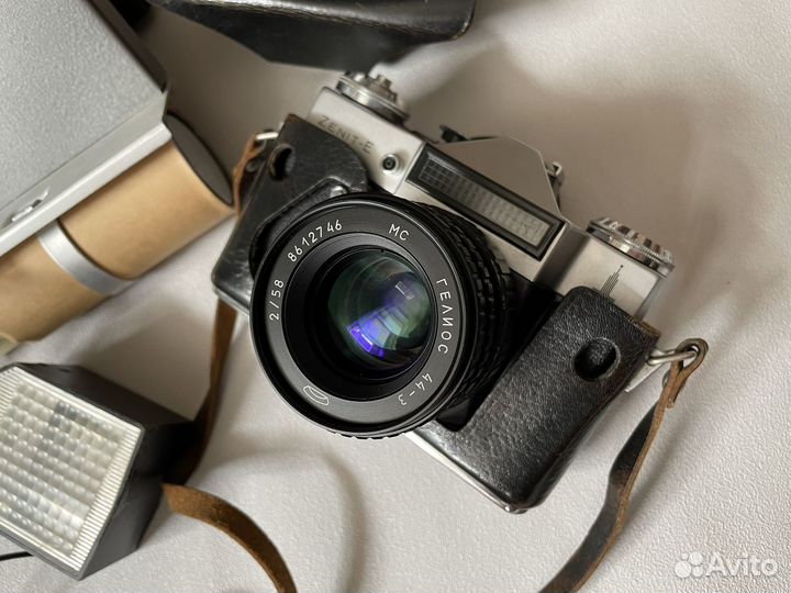 Фотоаппарат Зенит Е с фотовспышкой