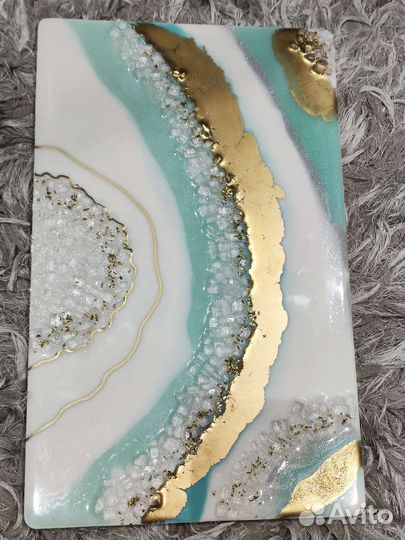 Панно из эпоксидной смолы с кристаллами