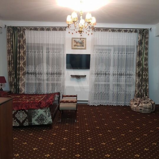 Комната 15 м² в 9-к., 1/4 эт.