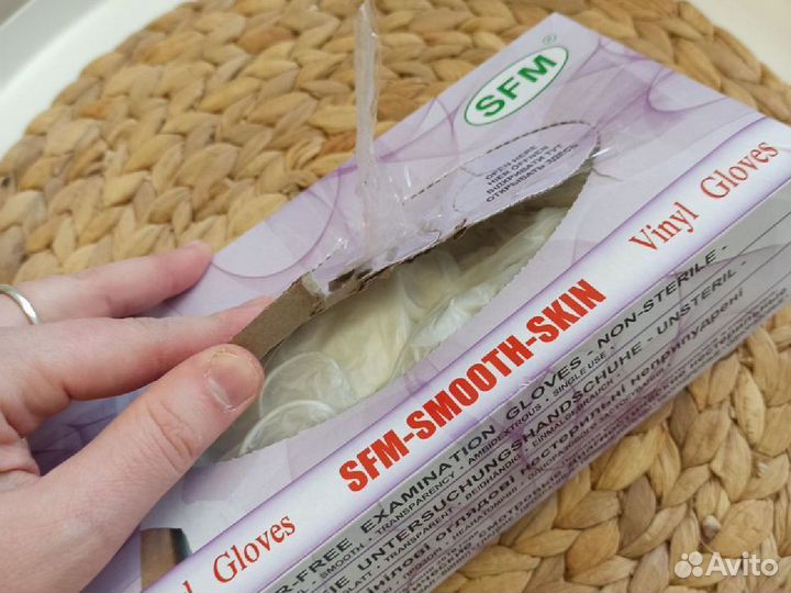 Одноразовые виниловые перчатки М