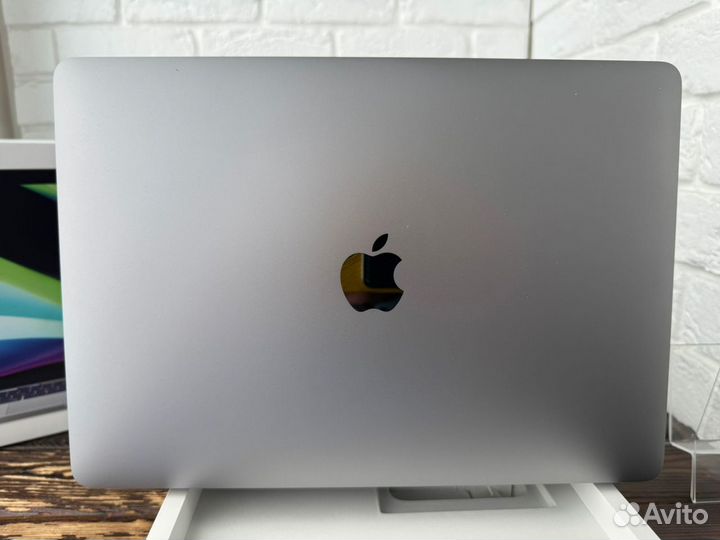 MacBook Pro 13 2022 M2 Core (8CPU/10GPU) /ram 8gb