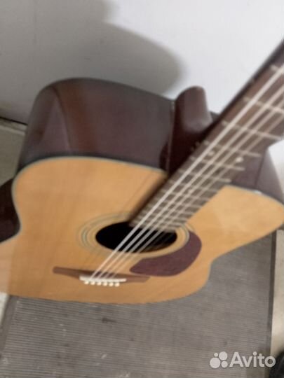 Акустическая гитара