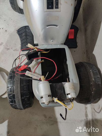 Детский квадроцикл на аккумуляторе