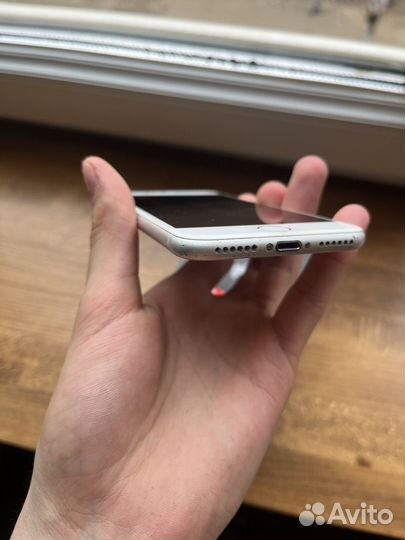 iPhone 8, 64 ГБ