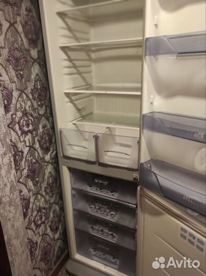 Холодильник бирюса. 2-х комрессорный