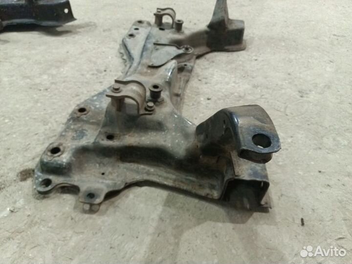 Подрамник передний Ford Focus