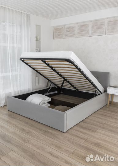 Кровать с подъемным механизмом и матрасом 180х200