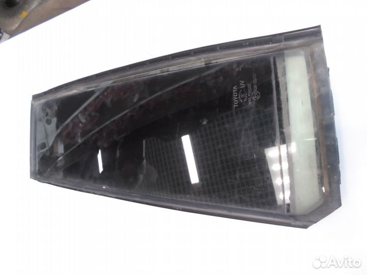 Стекло форточки уголок задней левой двери Toyota P