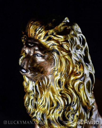 Бронзовый лев