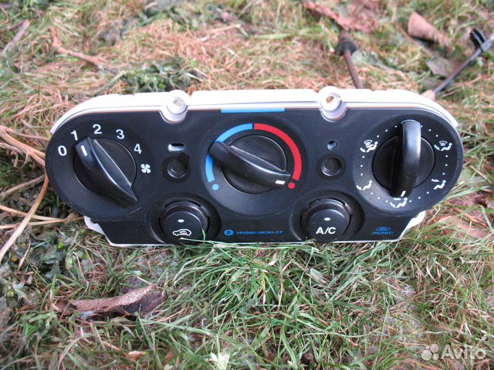 Блок управления отопителем Ford Fusion