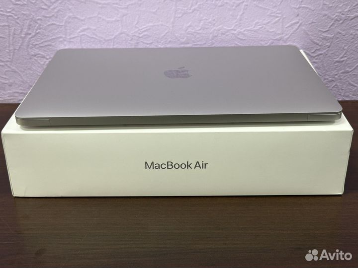 Macbook Air 13 2020 i3/8/256GB. Ростест