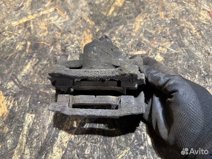 Суппорт тормозной задний левый Mercedes Vito 639