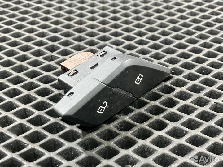 Кнопка блокировки двери левой Audi A8 D4/4H 2012