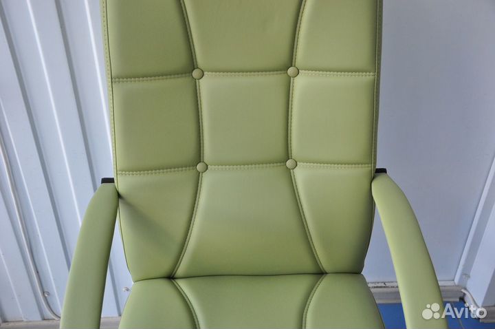 Офисное кресло 