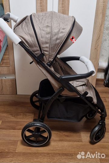 Прогулочная коляска новая
