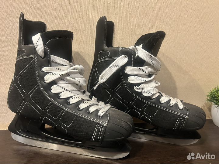 Коньки хоккейные 43 размер
