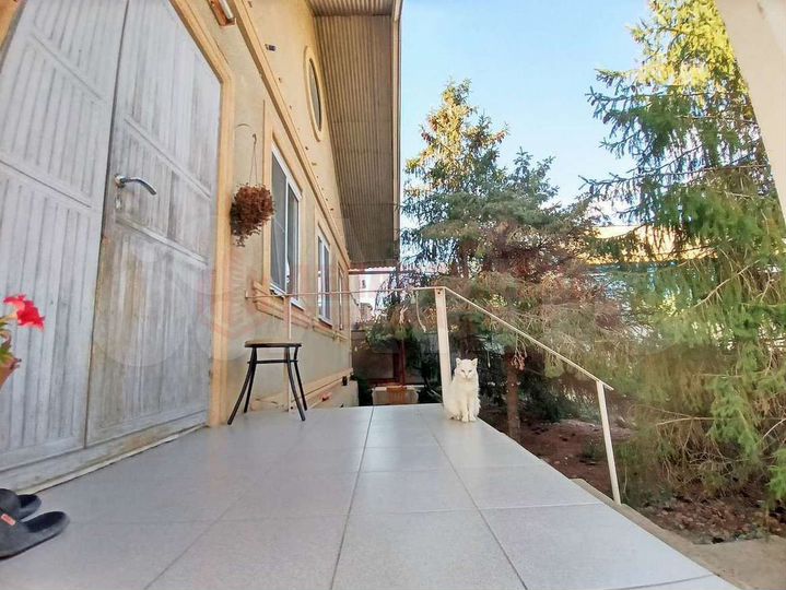 Дом 162,4 м² на участке 8,4 сот.