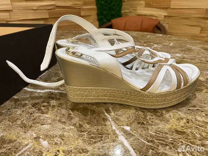 Босоножки женские 38 размер кожанные