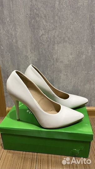Туфли женские белые 39 размер