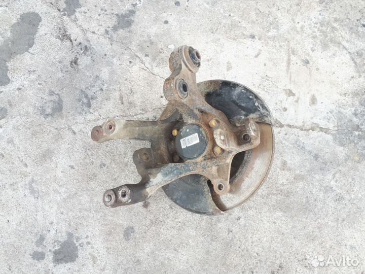 Кулак задний левый Kia Ceed